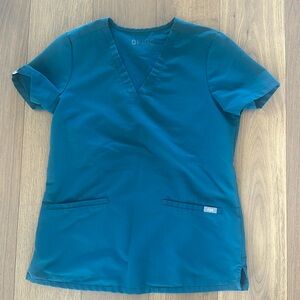 FIGS 3-pocket Scrub Top